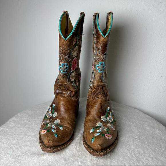 MACIE BEAN WOMEN'S ROSE GARDEN WESTERN BOOTS -
SNIP TOE - Picture 4 of 15